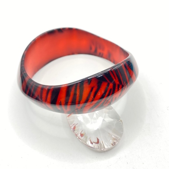 Black & Red Acrylic Zebra Stripe Asymmetrical Bangle Bracelet - Picture 4 of 6